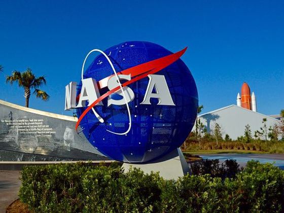 Imaginea articolului Donald Trump atacă NASA şi spune că "Luna este parte a planetei Marte"