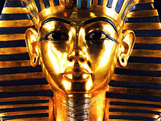 Imaginea articolului O sculptură a lui Tutankhamon, sursă de controverse, vândută pentru o sumă astronomică 