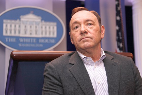 Imaginea articolului Un tânăr care l-a acuzat pe Kevin Spacey de agresiune sexuală a renunţat la procesul civil. Problemele continuă însă pentru actor