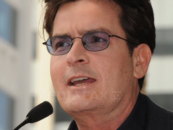 Imaginea articolului Fosta soţie a lui Charlie Sheen spune că actorul nu a plătit pensia alimentară pentru copii. Suma datorată este uriaşă