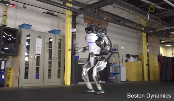 Imaginea articolului Roboţi de închiriat la preţul "unei maşini": Spot şi Atlas pot furniza diverse servicii, de la securitate, la construcţii sau livrări | VIDEO