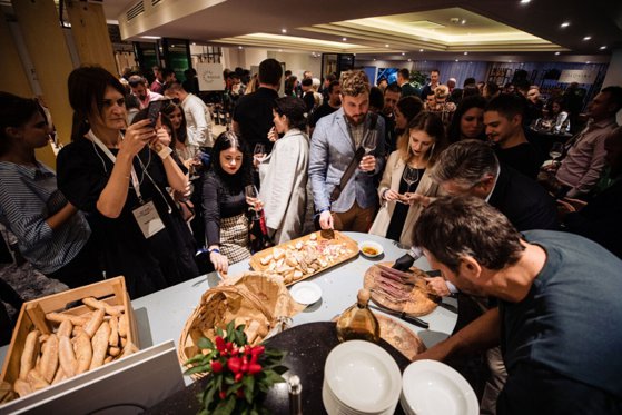 Imaginea articolului FOTO | RO Wine Cluj, ediţia a doua: Sute de vinuri şi mii de vizitatori