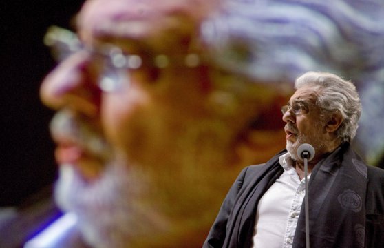 Imaginea articolului Andrea Bocelli despre acuzaţiile de hărţuire sexuală împotriva lui Placido Domingo: Este ”absurd” să fie respinsă o legendă ca el