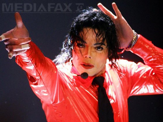 Imaginea articolului FOTO | Şosetele folosite de Michael Jackson pentru primul „moonwalk”, scoase la licitaţie pentru 1 milion dolari