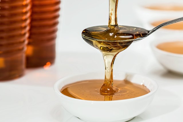 honey-on-white-bowl-33260.jpg