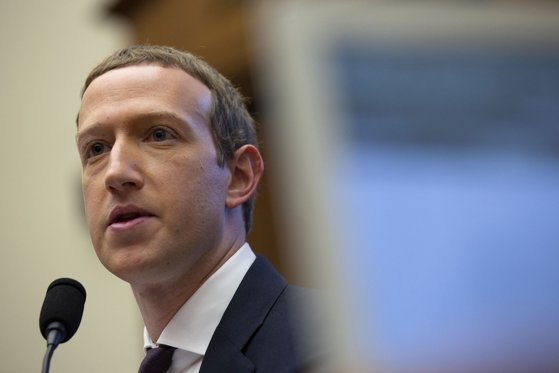 Imaginea articolului Noi acuzaţii grave la adresa Facebook: Cum discriminează reţeaua de socializare femeile şi persoanele în vârstă