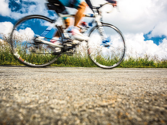 Imaginea articolului Desenul pentru care doi biciclişti riscă ani grei de închisoare: Au scrijelit inscripţii pe un sit UNESCO - FOTO